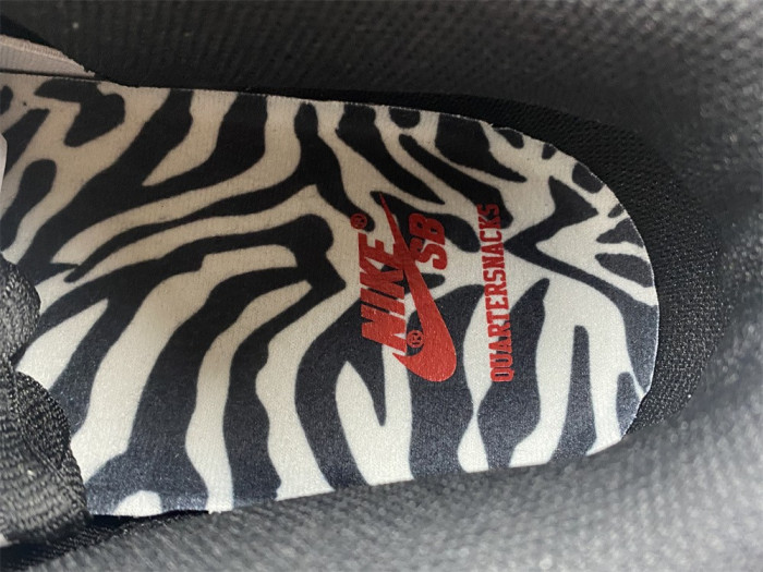 Quartersnacks x Dunk Low SB