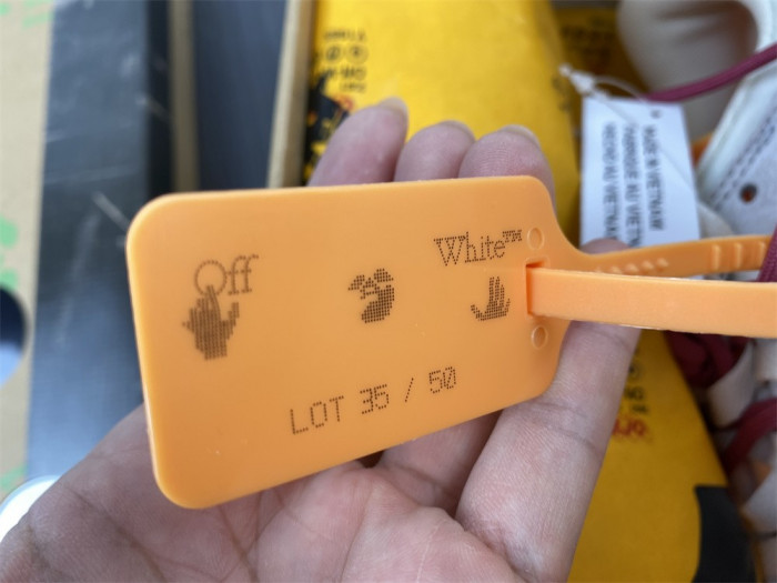 Off-White x Dunk Low