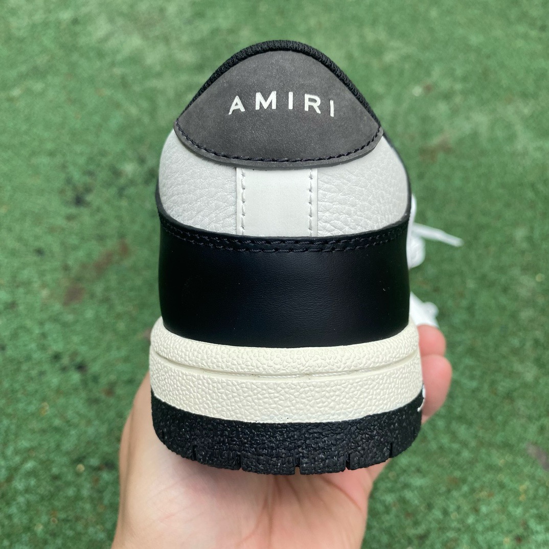 AR1M1 Low-Top Sneaker